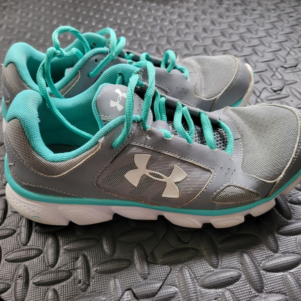 Under Armour tennis shoes
